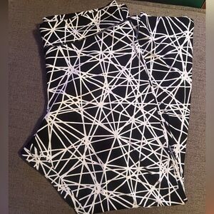 City Street Black and White Geometric Patterned Leggings